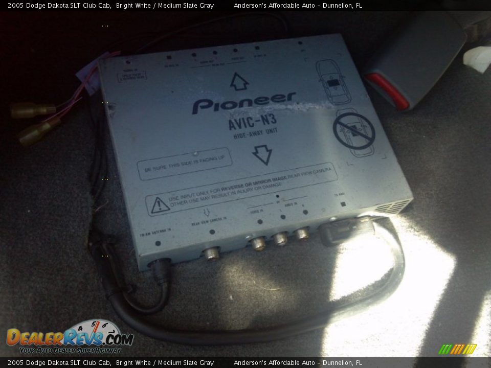 2005 Dodge Dakota SLT Club Cab Bright White / Medium Slate Gray Photo #27