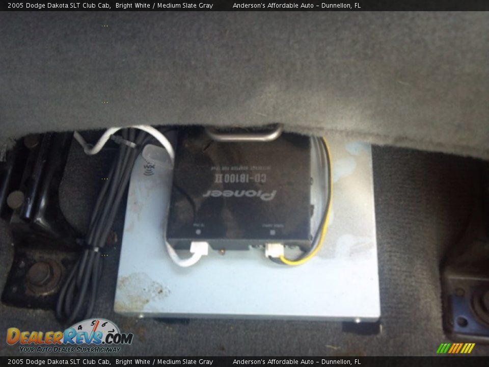 2005 Dodge Dakota SLT Club Cab Bright White / Medium Slate Gray Photo #28