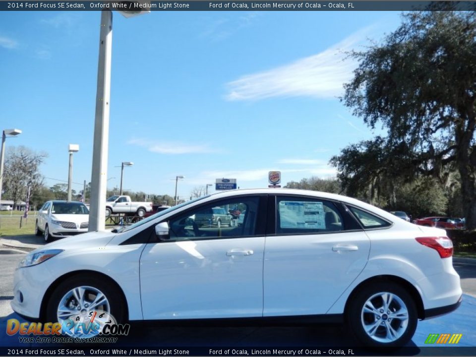 2014 Ford Focus SE Sedan Oxford White / Medium Light Stone Photo #2