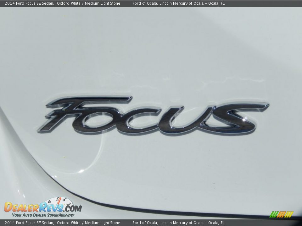 2014 Ford Focus SE Sedan Oxford White / Medium Light Stone Photo #4