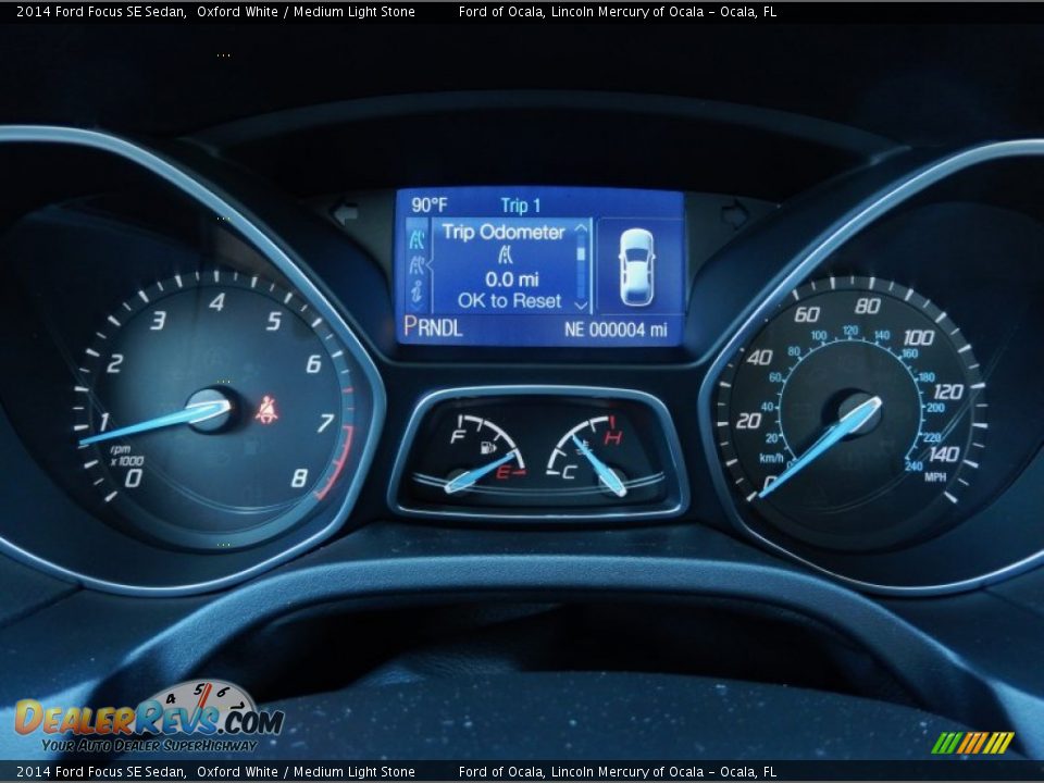 2014 Ford Focus SE Sedan Oxford White / Medium Light Stone Photo #9