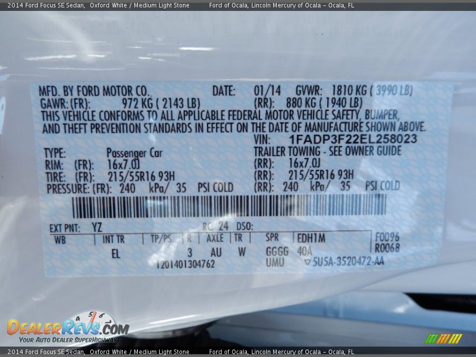 2014 Ford Focus SE Sedan Oxford White / Medium Light Stone Photo #12