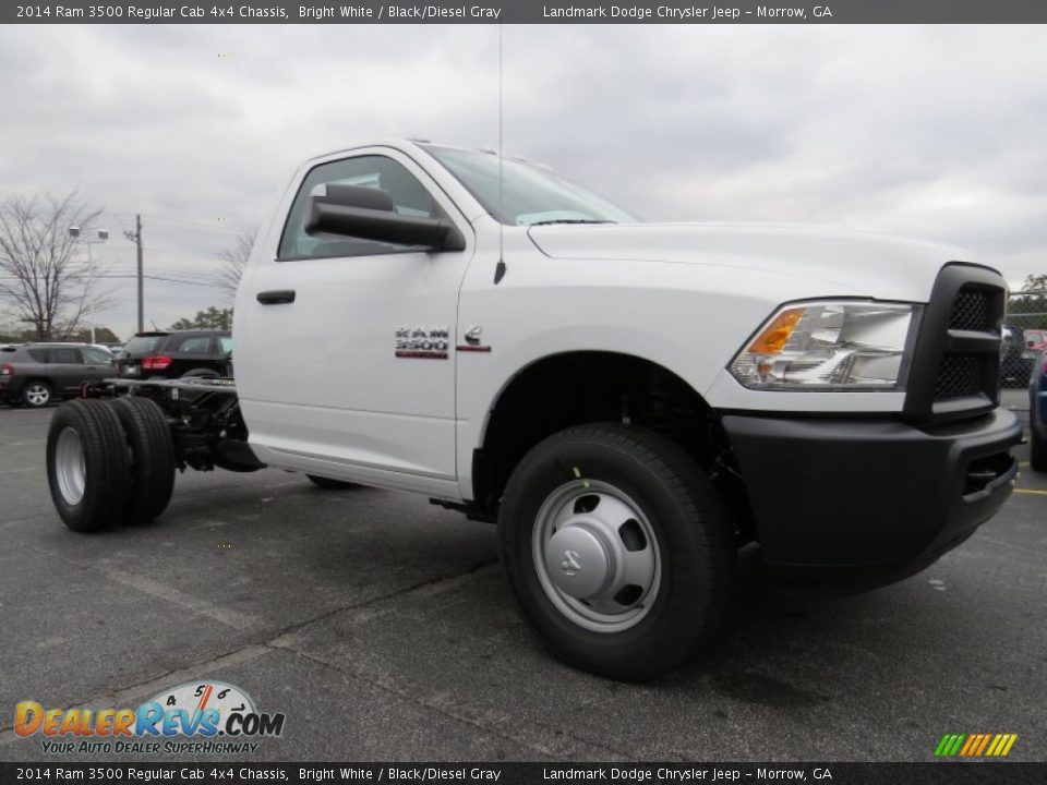 Front 3/4 View of 2014 Ram 3500 Regular Cab 4x4 Chassis Photo #4