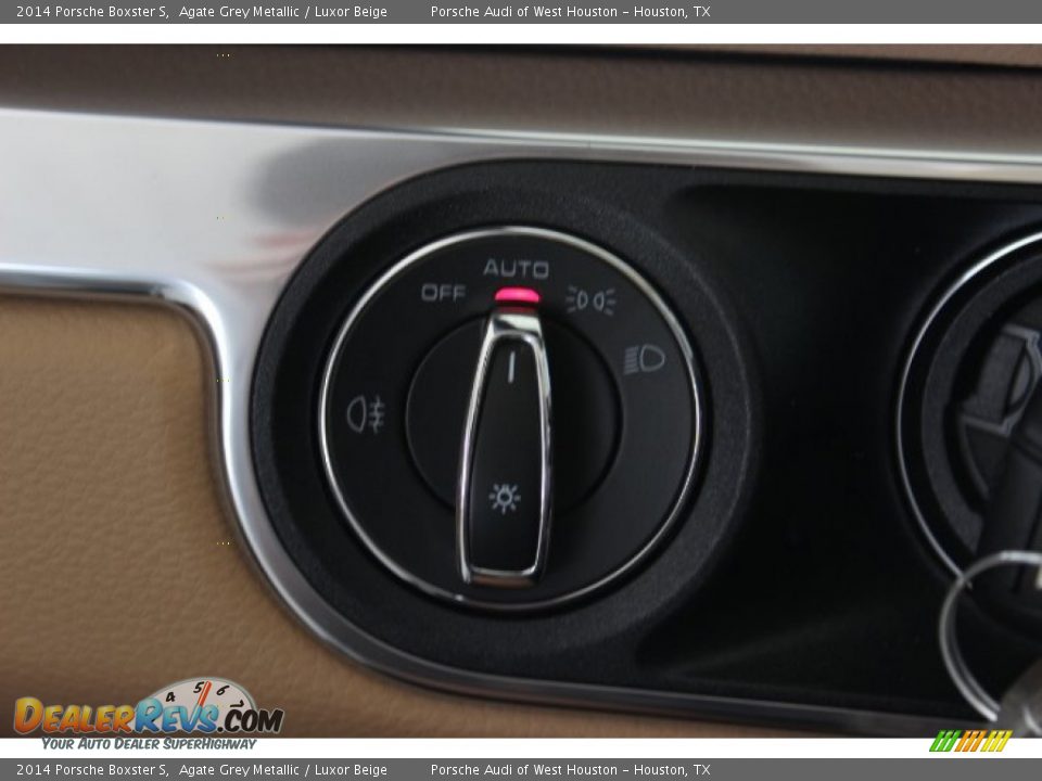 Controls of 2014 Porsche Boxster S Photo #23