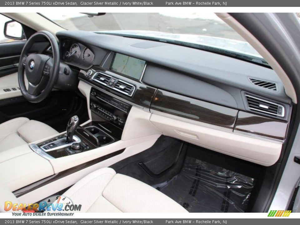 Dashboard of 2013 BMW 7 Series 750Li xDrive Sedan Photo #26