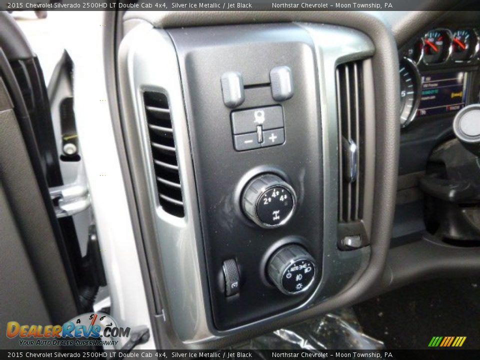 Controls of 2015 Chevrolet Silverado 2500HD LT Double Cab 4x4 Photo #15