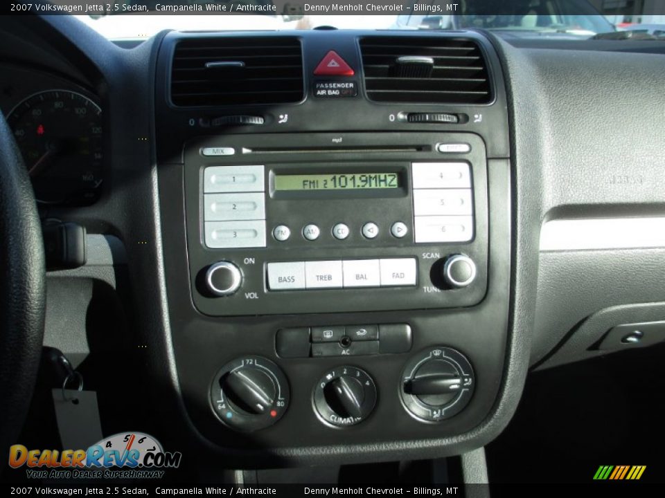 2007 Volkswagen Jetta 2.5 Sedan Campanella White / Anthracite Photo #15