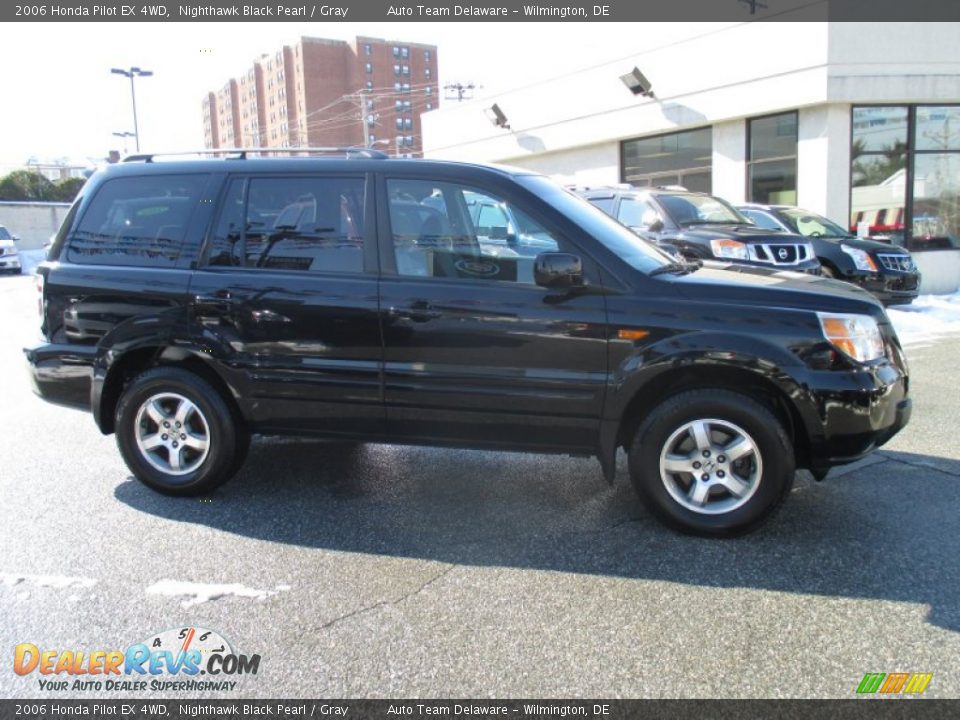 Front 3/4 View of 2006 Honda Pilot EX 4WD Photo #5