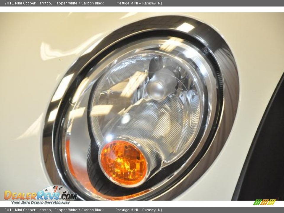 2011 Mini Cooper Hardtop Pepper White / Carbon Black Photo #2