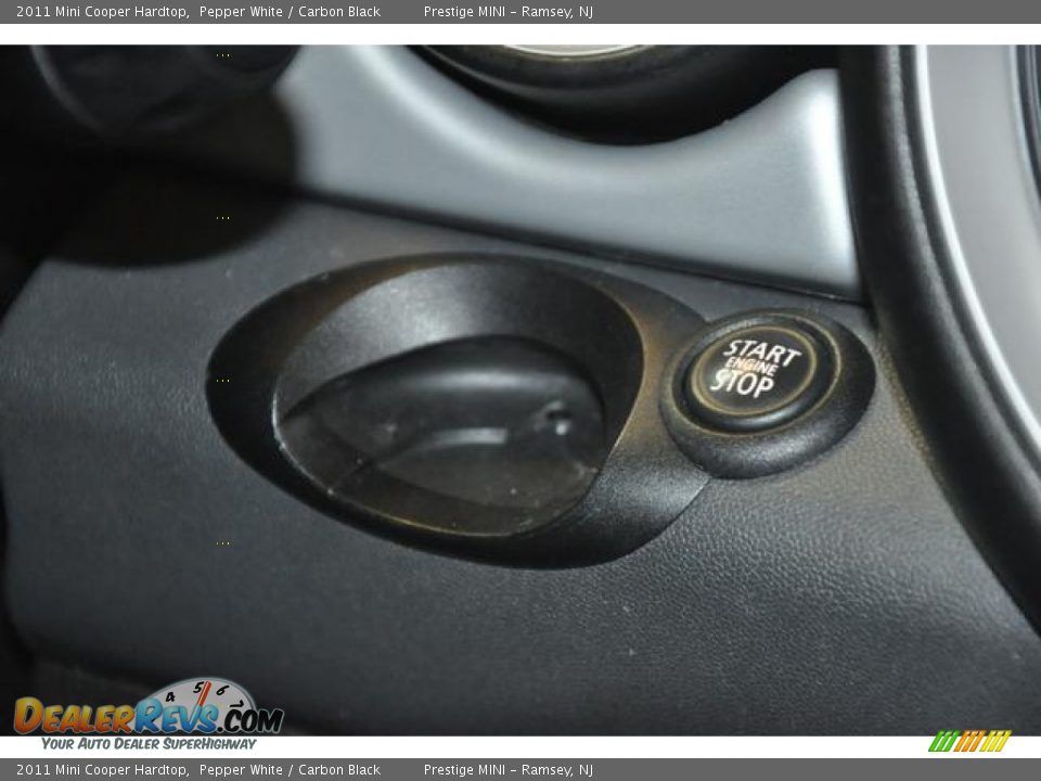 2011 Mini Cooper Hardtop Pepper White / Carbon Black Photo #10