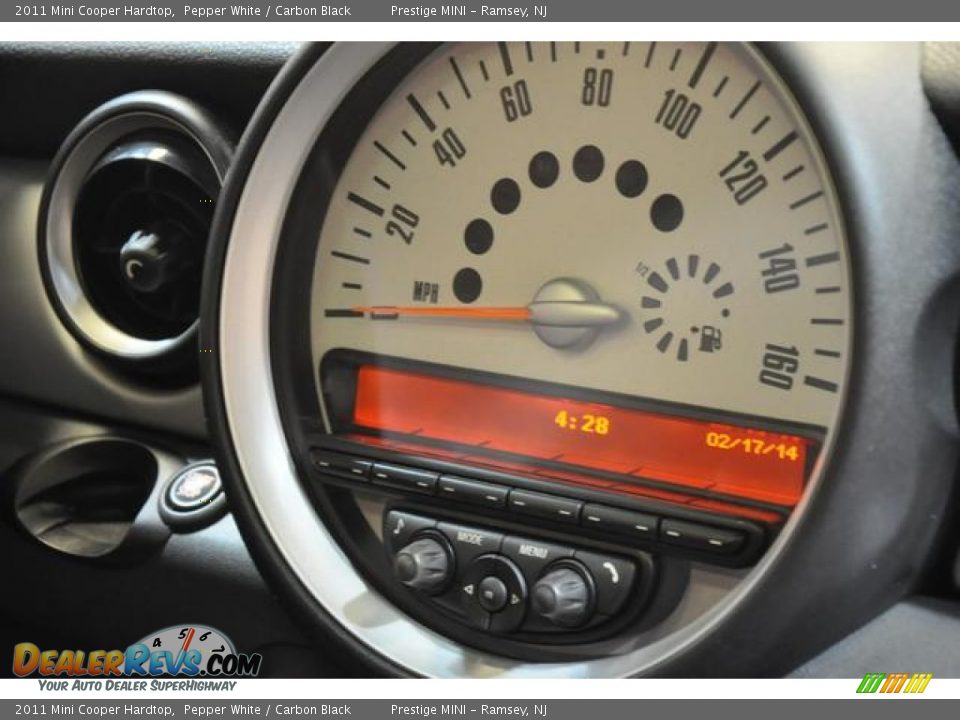 2011 Mini Cooper Hardtop Pepper White / Carbon Black Photo #11