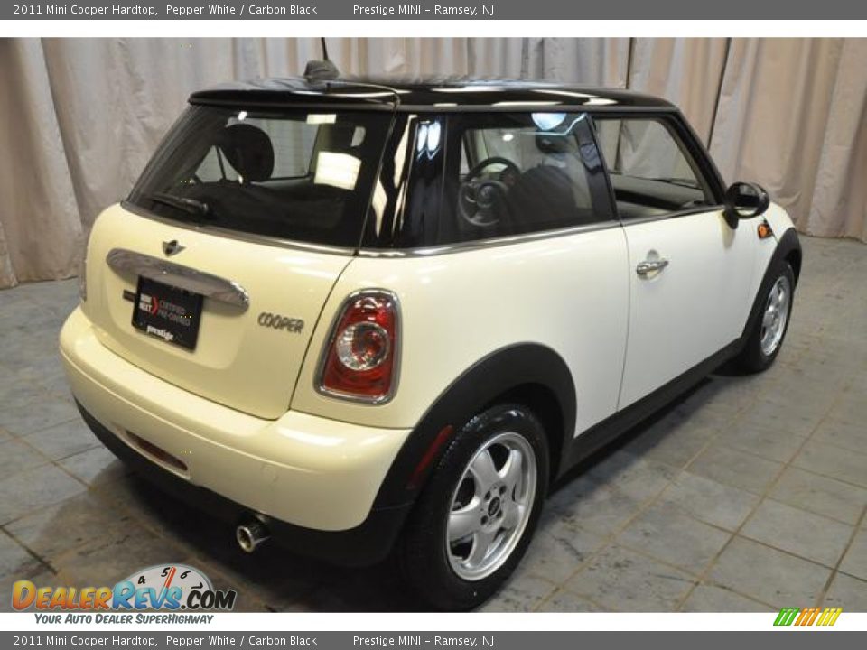 2011 Mini Cooper Hardtop Pepper White / Carbon Black Photo #15