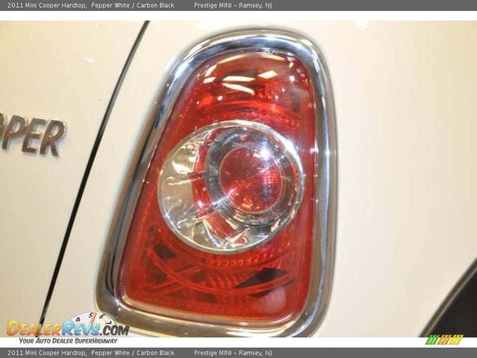 2011 Mini Cooper Hardtop Pepper White / Carbon Black Photo #16