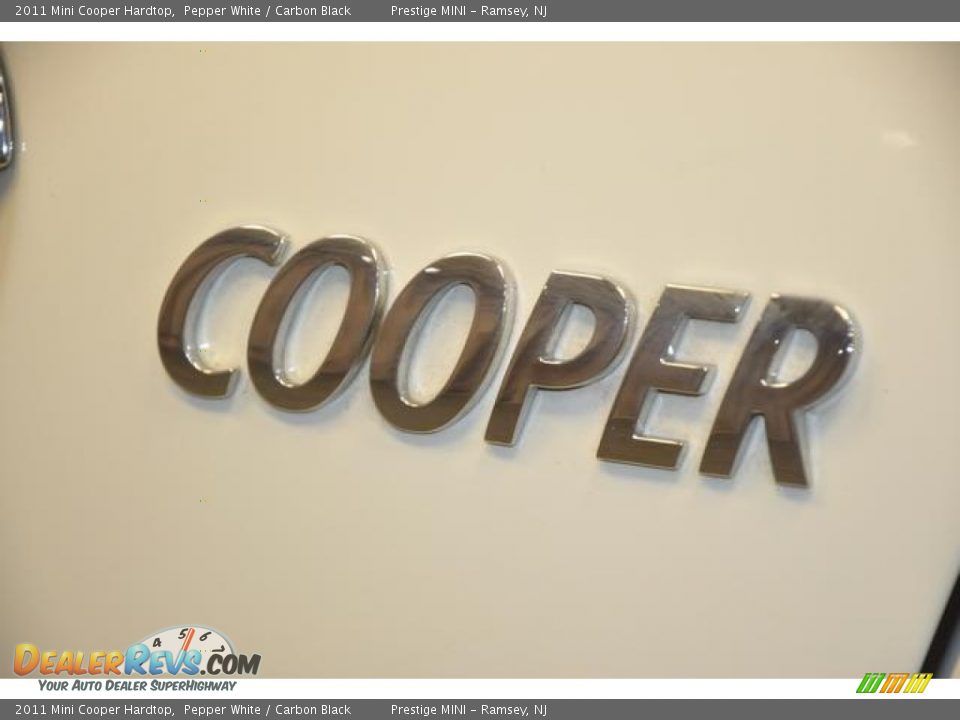 2011 Mini Cooper Hardtop Pepper White / Carbon Black Photo #17