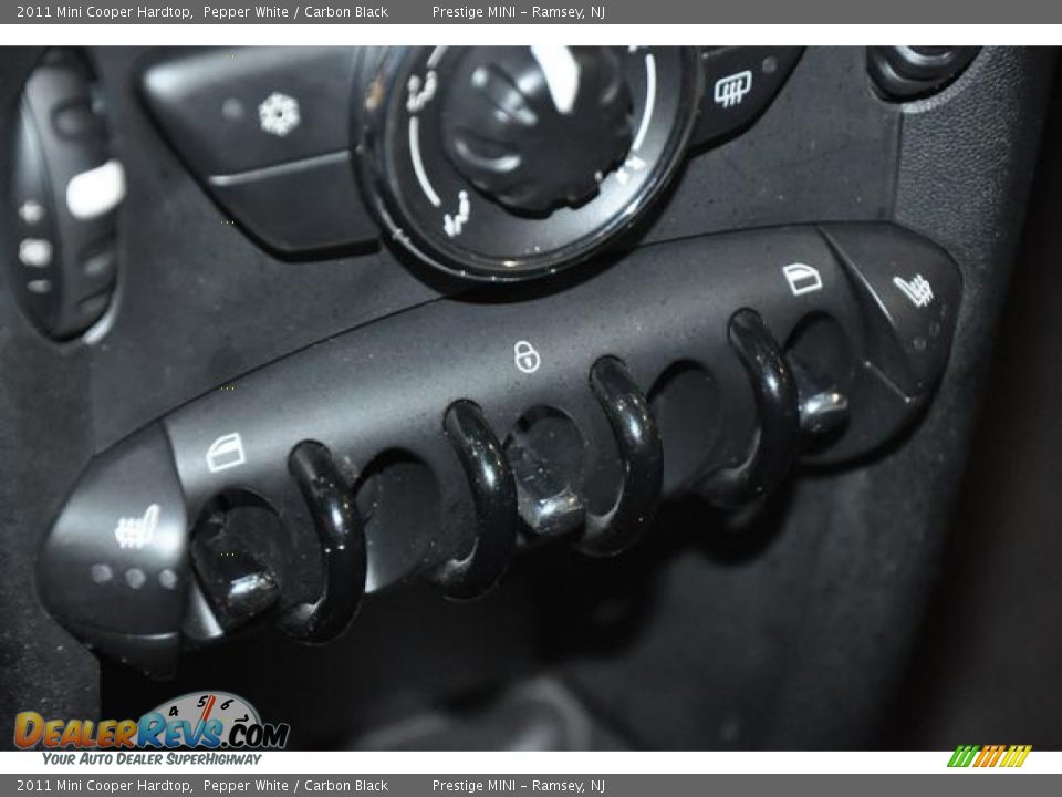 2011 Mini Cooper Hardtop Pepper White / Carbon Black Photo #25