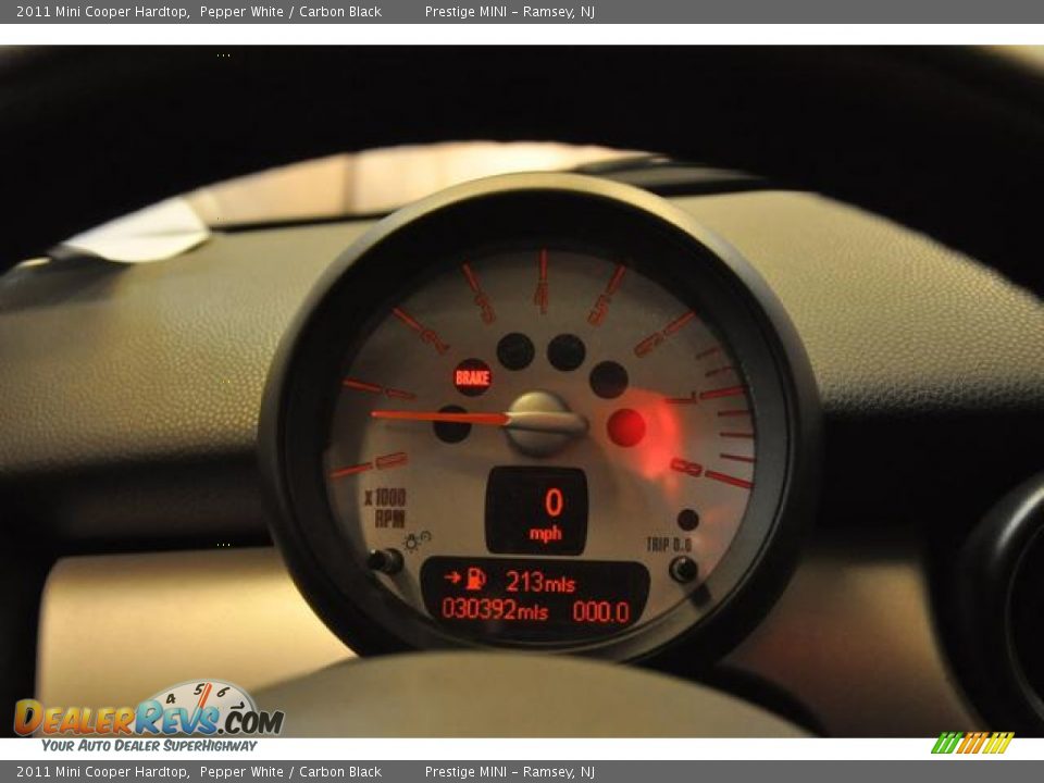 2011 Mini Cooper Hardtop Pepper White / Carbon Black Photo #26