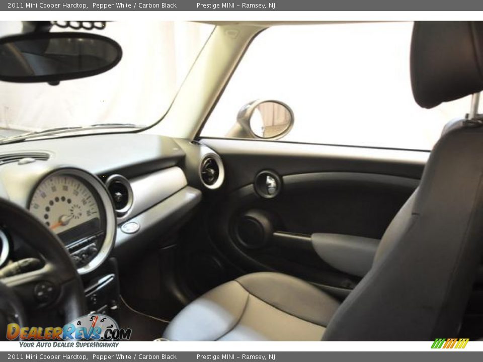 2011 Mini Cooper Hardtop Pepper White / Carbon Black Photo #30
