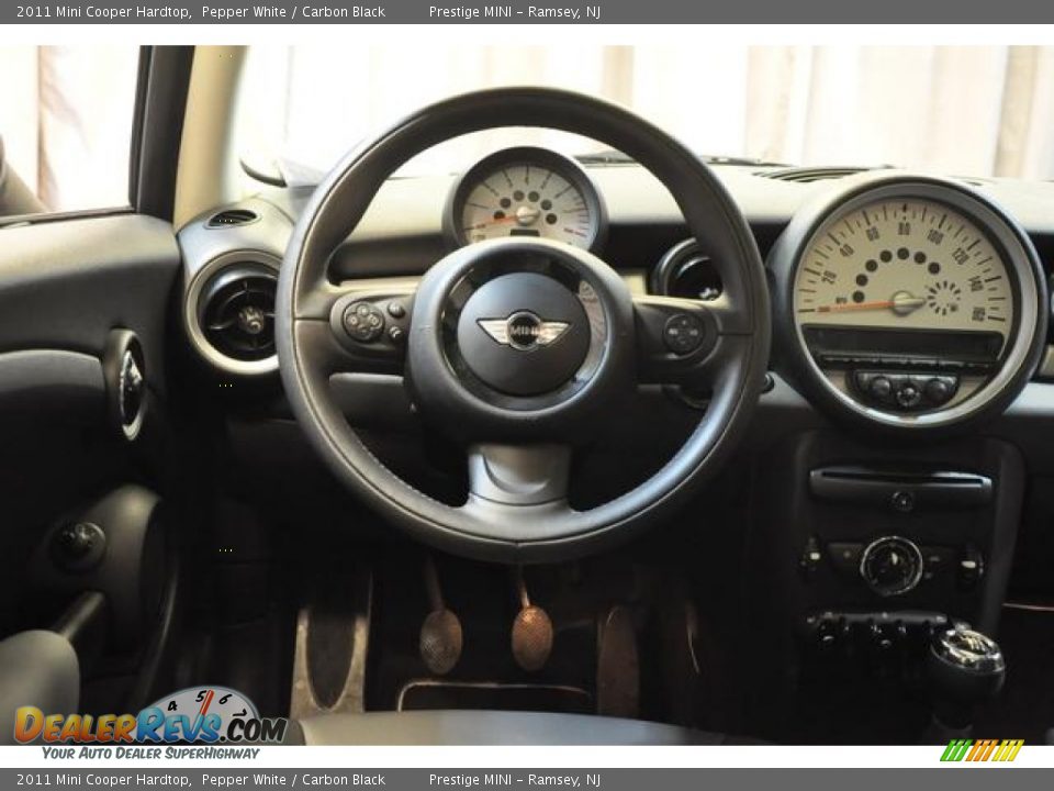 2011 Mini Cooper Hardtop Pepper White / Carbon Black Photo #31
