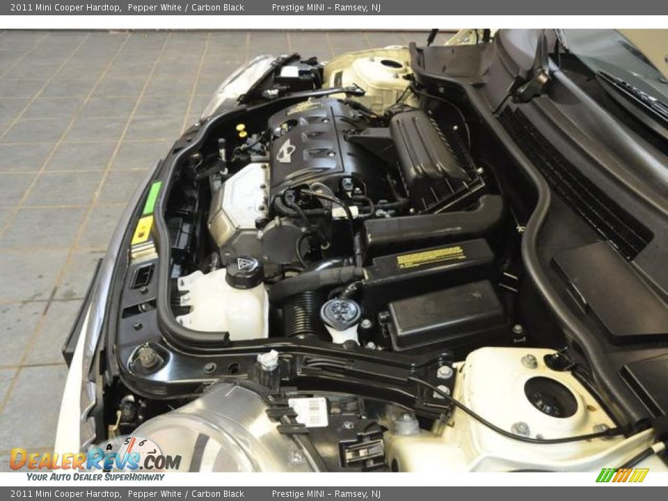 2011 Mini Cooper Hardtop Pepper White / Carbon Black Photo #33
