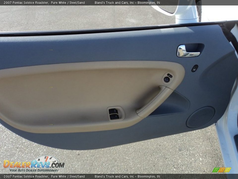 Door Panel of 2007 Pontiac Solstice Roadster Photo #7