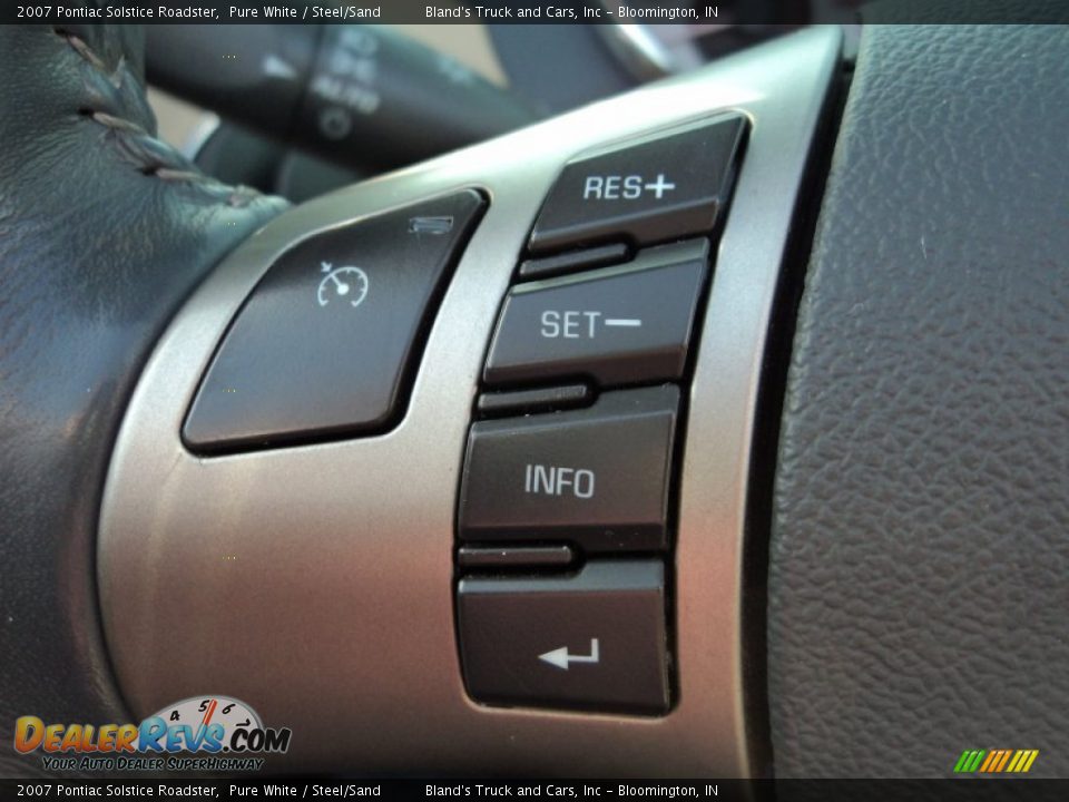 Controls of 2007 Pontiac Solstice Roadster Photo #10