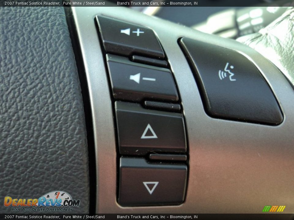 Controls of 2007 Pontiac Solstice Roadster Photo #11