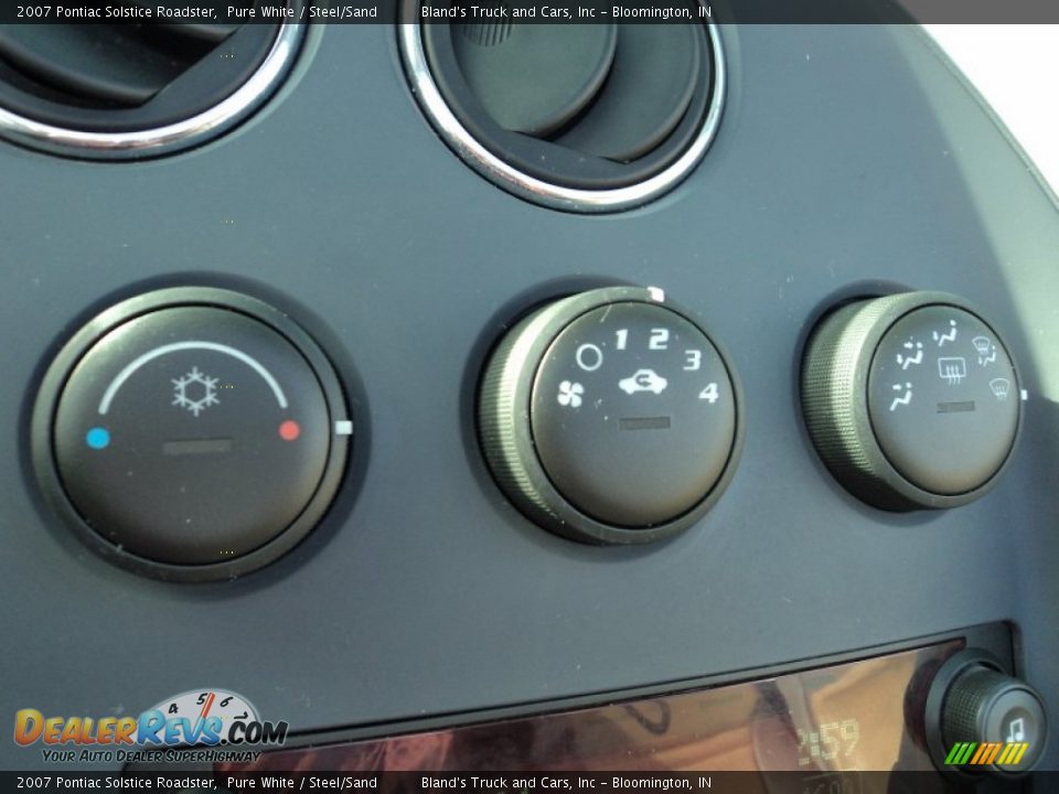 Controls of 2007 Pontiac Solstice Roadster Photo #12