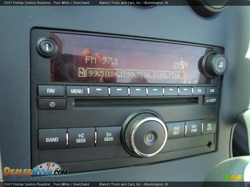 Audio System of 2007 Pontiac Solstice Roadster Photo #13