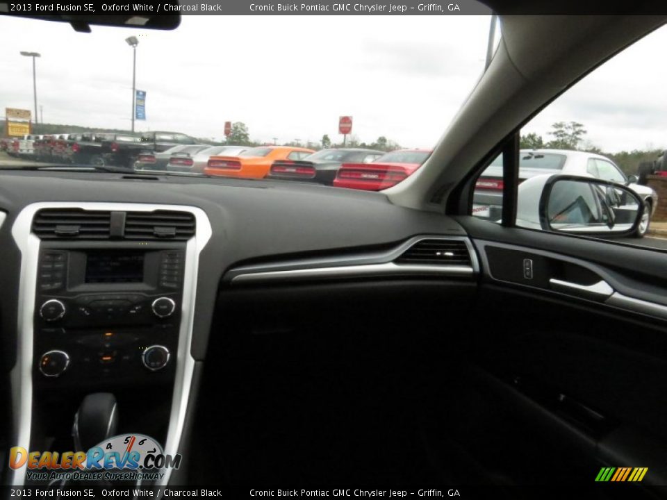 2013 Ford Fusion SE Oxford White / Charcoal Black Photo #16