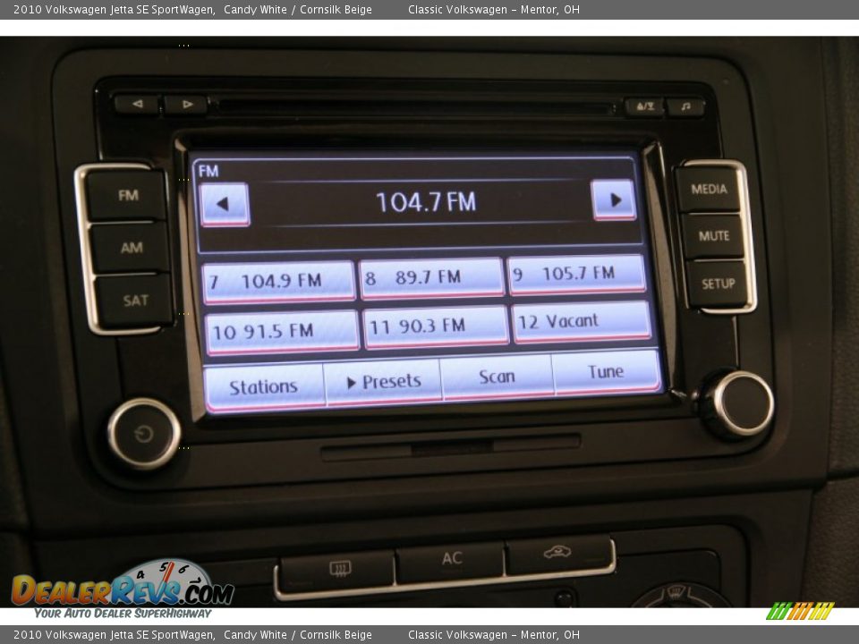 2010 Volkswagen Jetta SE SportWagen Candy White / Cornsilk Beige Photo #12