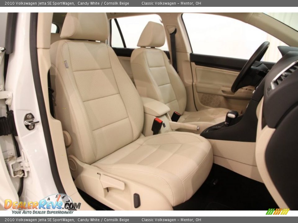 Front Seat of 2010 Volkswagen Jetta SE SportWagen Photo #28