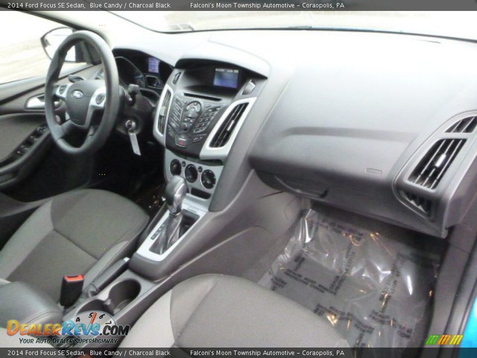 2014 Ford Focus SE Sedan Blue Candy / Charcoal Black Photo #11