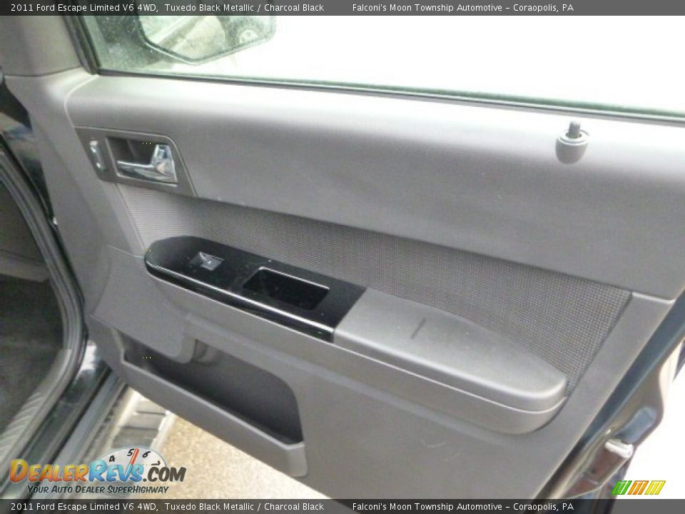 2011 Ford Escape Limited V6 4WD Tuxedo Black Metallic / Charcoal Black Photo #12