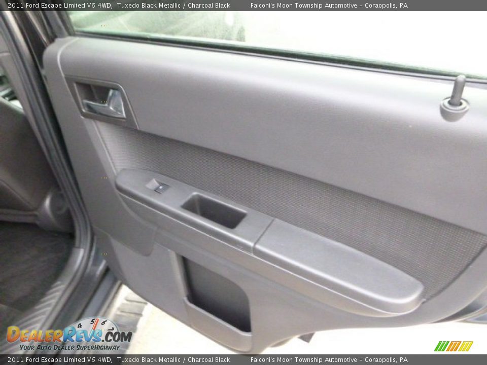 2011 Ford Escape Limited V6 4WD Tuxedo Black Metallic / Charcoal Black Photo #14
