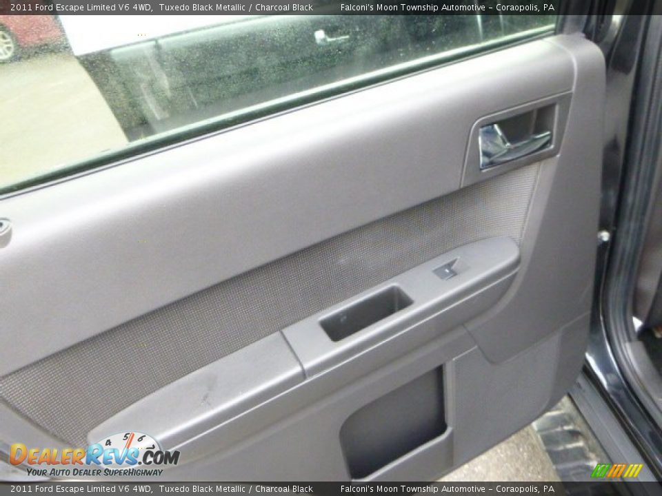 2011 Ford Escape Limited V6 4WD Tuxedo Black Metallic / Charcoal Black Photo #18