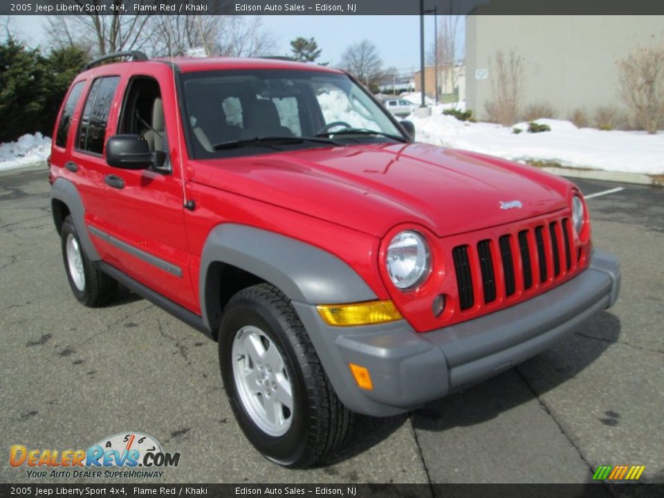 Front 3/4 View of 2005 Jeep Liberty Sport 4x4 Photo #11