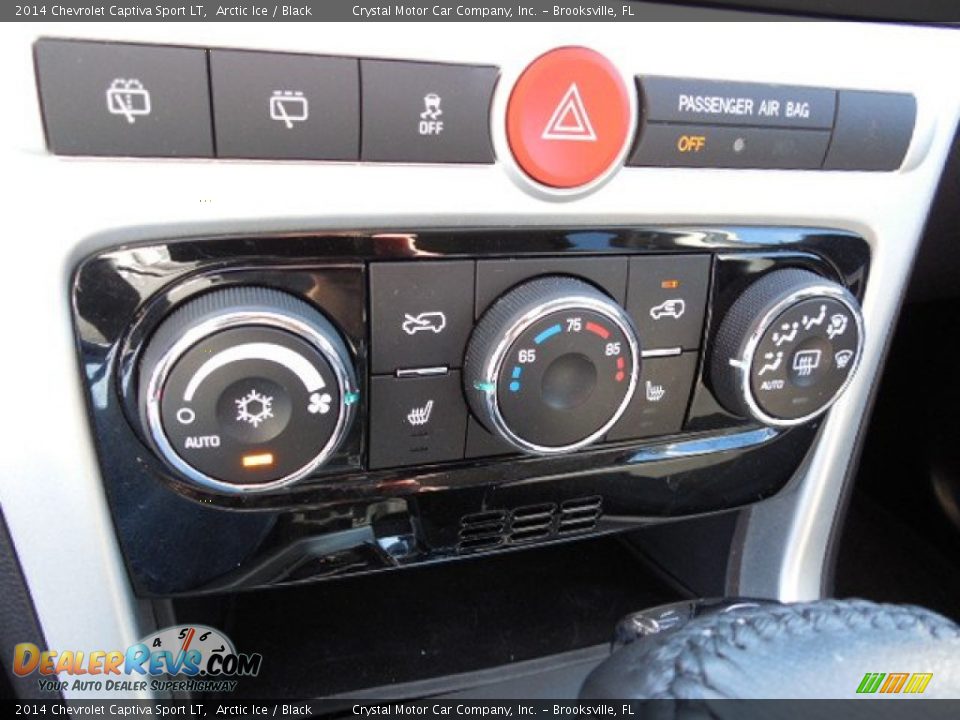 Controls of 2014 Chevrolet Captiva Sport LT Photo #21