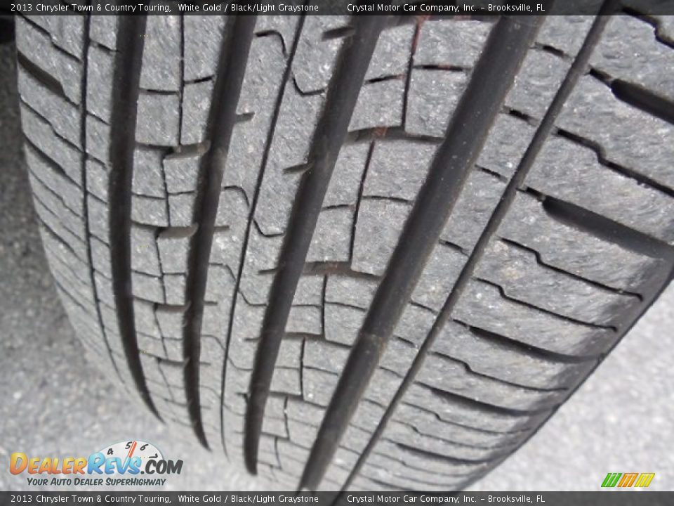 2013 Chrysler Town & Country Touring White Gold / Black/Light Graystone Photo #18