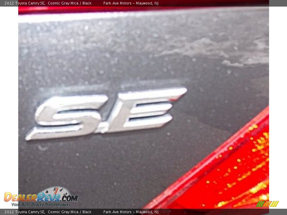 2012 Toyota Camry SE Cosmic Gray Mica / Black Photo #10