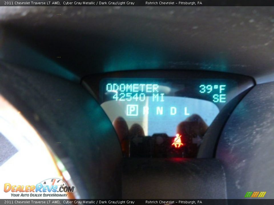 2011 Chevrolet Traverse LT AWD Cyber Gray Metallic / Dark Gray/Light Gray Photo #9