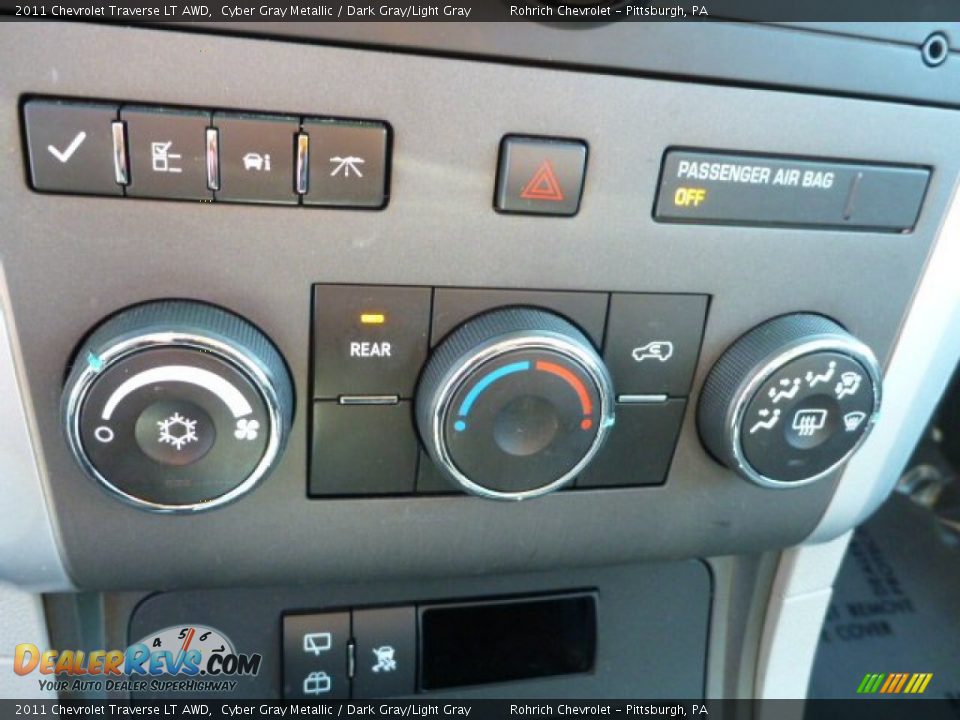 2011 Chevrolet Traverse LT AWD Cyber Gray Metallic / Dark Gray/Light Gray Photo #24