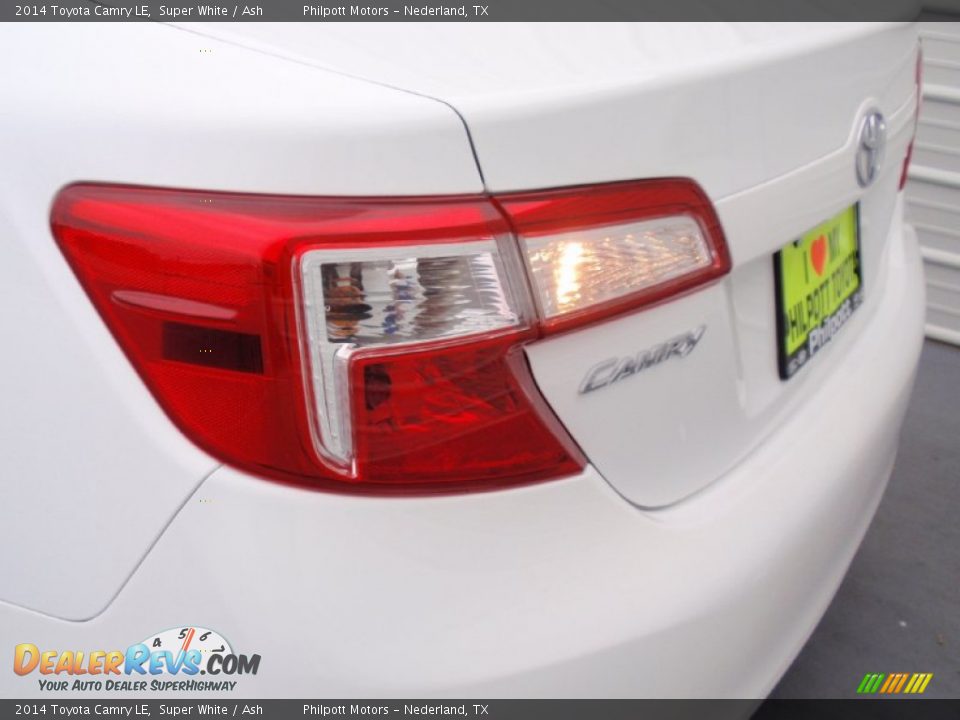 2014 Toyota Camry LE Super White / Ash Photo #12