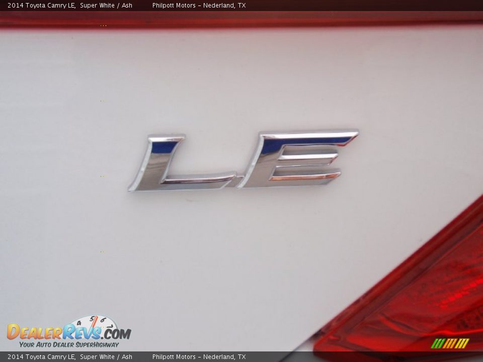 2014 Toyota Camry LE Super White / Ash Photo #14