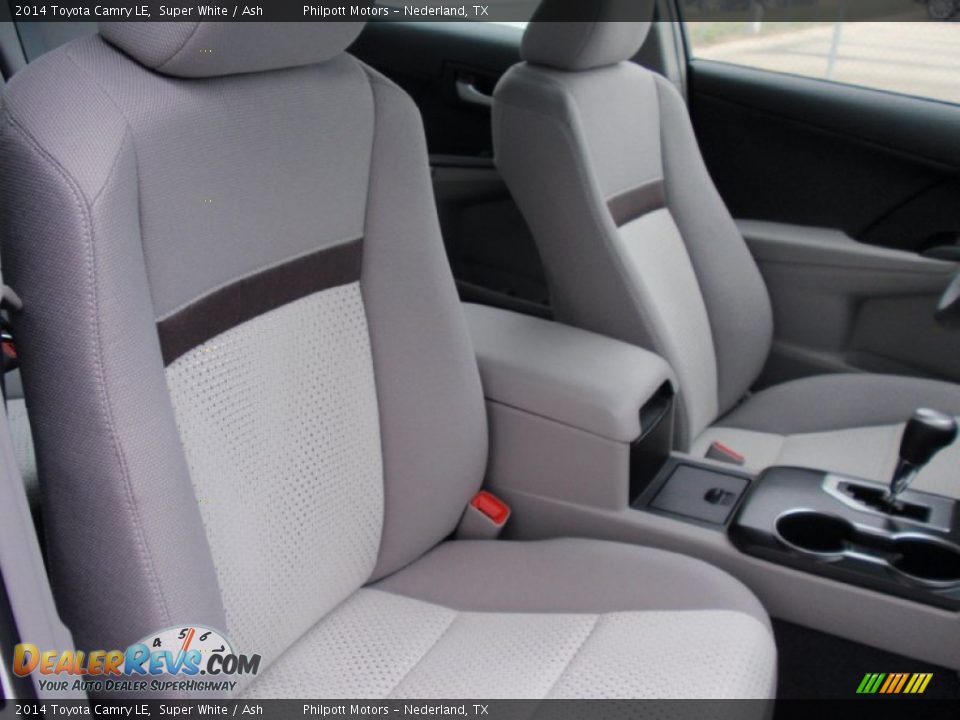 2014 Toyota Camry LE Super White / Ash Photo #21