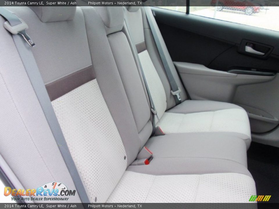 2014 Toyota Camry LE Super White / Ash Photo #24