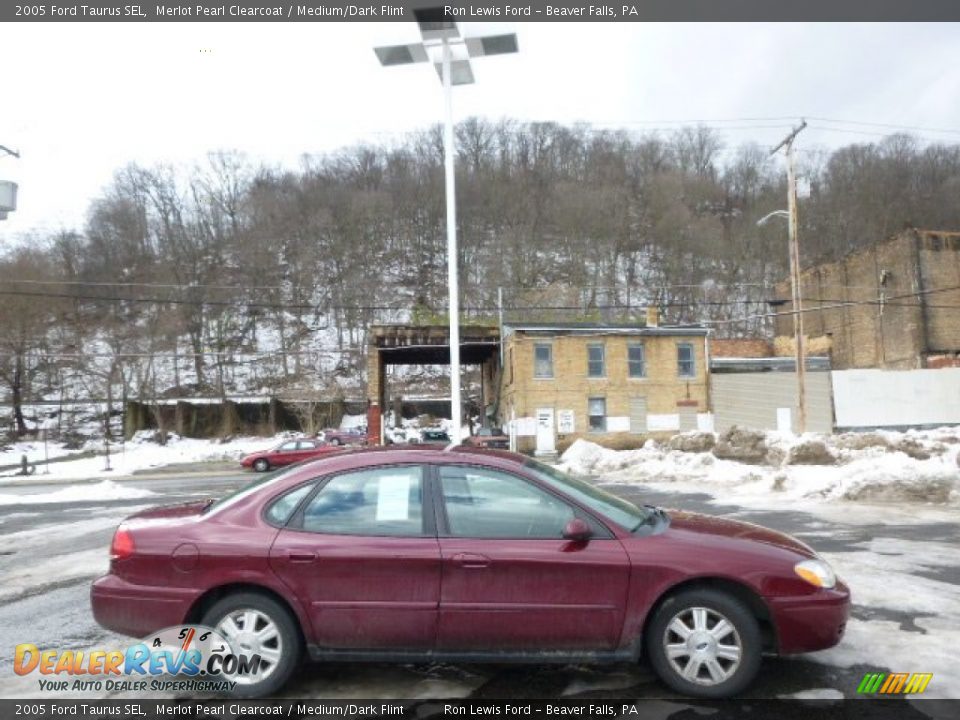 2005 Ford Taurus SEL Merlot Pearl Clearcoat / Medium/Dark Flint Photo #1
