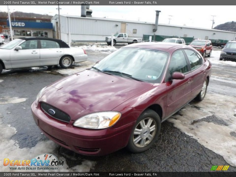 2005 Ford Taurus SEL Merlot Pearl Clearcoat / Medium/Dark Flint Photo #4