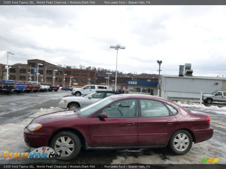 2005 Ford Taurus SEL Merlot Pearl Clearcoat / Medium/Dark Flint Photo #5