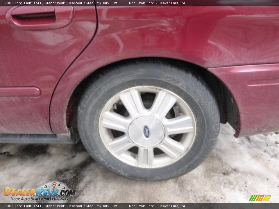 2005 Ford Taurus SEL Merlot Pearl Clearcoat / Medium/Dark Flint Photo #9