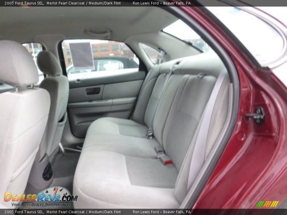2005 Ford Taurus SEL Merlot Pearl Clearcoat / Medium/Dark Flint Photo #12
